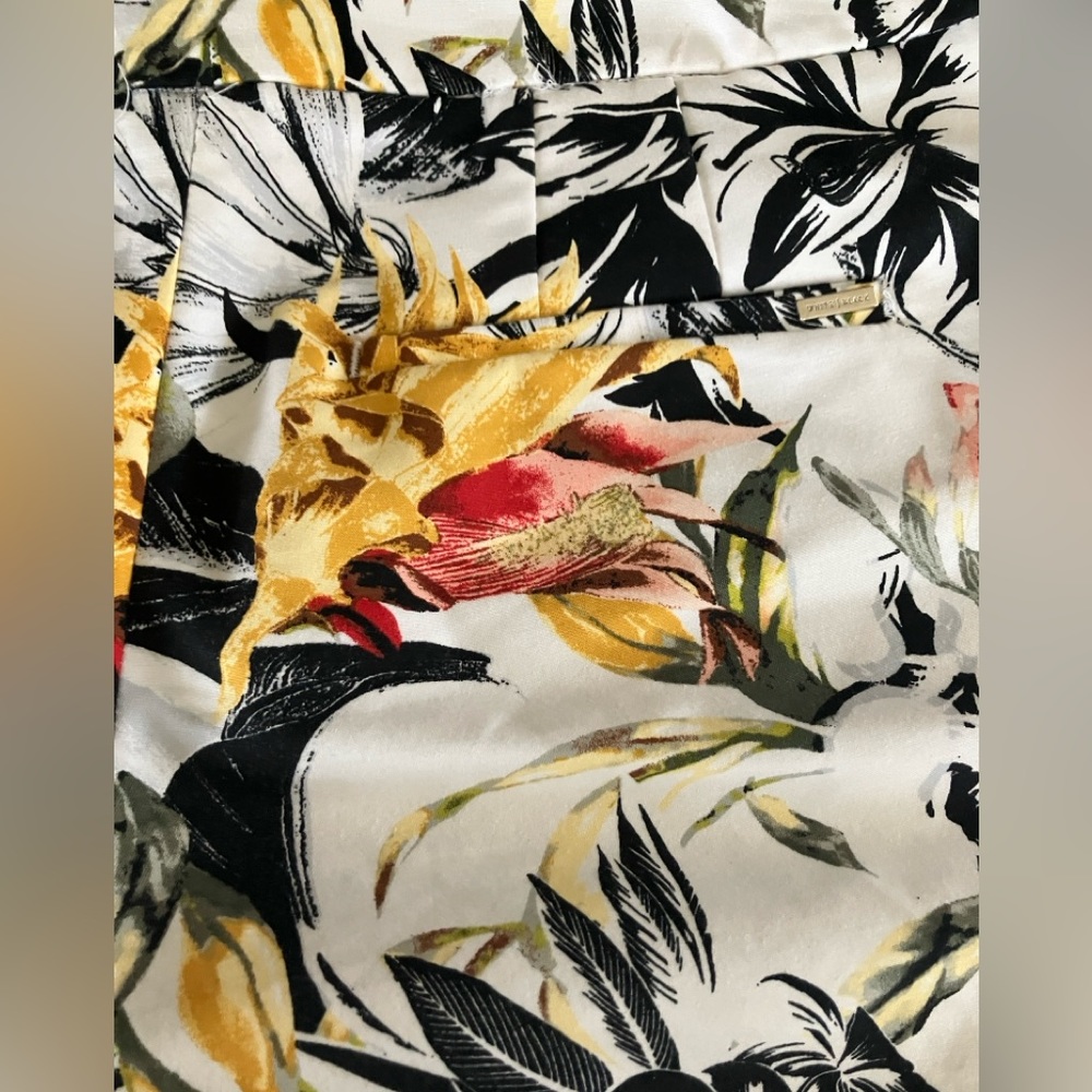 Jungle Floral Print White House Black Market 5” Coastal Stretch Shorts Size 8 - Picture 6 of 16